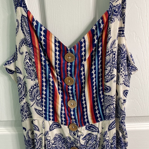 Open tie back Maxi dress with button details - Picture 2 of 4